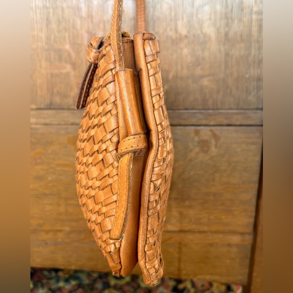 Madewell The Knotted Woven leather Crossbody bag, camel tan color - Picture 5 of 15